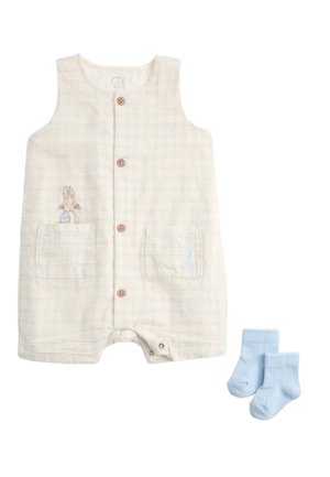 Kremowy krótkorękawowy kombinezon w niebieską kratę, z drewnianymi guzikami, dwoma przednimi kieszeniami z wyszywanym króliczkiem, w zestawie z małymi niebieskimi skarpetkami.