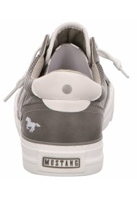 Mustang Sneakers basse - grau