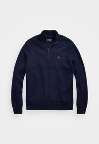 Marineblauer Strickpullover mit hohem Kragen, halbem Reißverschluss, gerippten Bündchen und Saum, versehen mit einem kleinen roten Logo auf der linken Brust.