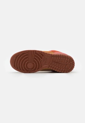 Trainers - brown