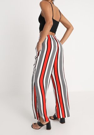 Gestreepte wijde broek in rood, zwart, grijs en wit, met een elastische tailleband met vlakken en een lichtgewicht, gladde stof.