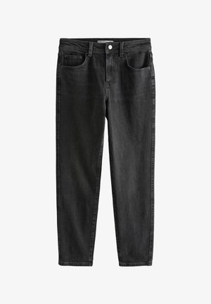 Záber na čierny denimový pás džínsov so strieborným gombíkom a predným vreckom, v kombinácii s krátkym topom s leopardím vzorom.