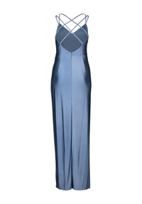 Niebieski satynowy kombinezon z głębokim dekoltem w kształcie V na plecach, skrzyżowanymi ramiączkami, dopasowaną górą i szerokimi nogawkami. Posiada dwie boczne kieszenie oraz ukryty zamek błyskawiczny.