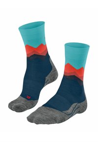 Un paio di calzini a metà polpaccio con risvolti turchesi, motivo a montagne rosse e arancioni, corpo blu navy e punte e talloni grigi.