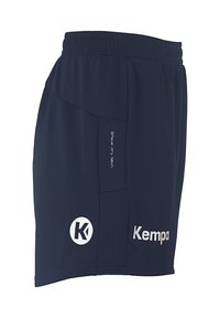 Shorts de sport navy en tissu léger. Dotés d'une taille élastique, d'une poche latérale et d'accents de logo blancs.
