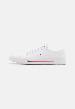 Tommy Hilfiger CORE CORPORATE - Zapatillas - white