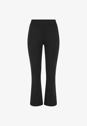 Črne hlače z visokim pasom, oprijete s rahlo razširjenimi spodnjimi robovi, prikazane na belem ozadju.