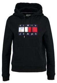 Sudadera negra de algodón con un bolsillo frontal tipo canguro. Presenta un logotipo rectangular multicolor que incluye acentos en rojo, blanco y azul.