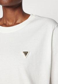 Guess COLETTE BOXY - T-shirt basic - snow cap
