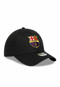Schwarze Baseballkappe aus Stoff mit gebogenem Schirm. Mit einem gestickten FC Barcelona Wappen in Rot, Blau und Gold.
