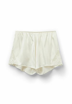 Krämfärgade satinshorts med elastisk midja och spetsdetaljer på sidorna; slät textur, avslappnad passform och scallopad nederkant.