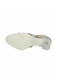 Suela de zapato colorida con una suela exterior de goma blanca texturizada que presenta un patrón floral. La parte trasera del zapato tiene un tacón de plástico transparente.
