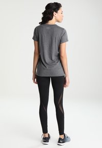 Under Armour TECH SOLID - T-Shirt basic - grey