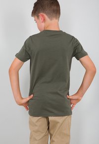 Alpha Industries BASIC KIDS TEENS UNISEX - Potiskana majica - delete