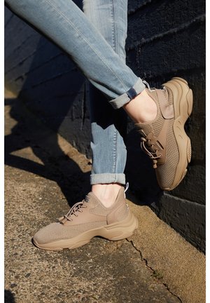 Sneakers - taupe