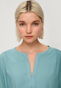 QS MIT AUSSCHNITT - Tunika