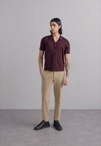 sandro SHIRT - Camicia - marron foncé