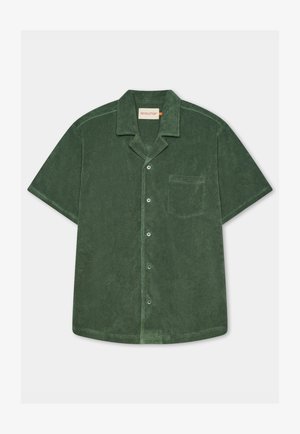 Groene T-shirt met korte mouwen van zacht materiaal, met een knoopsluiting aan de voorkant, kraag en een borstzak. Wasmachinebestendig, casual ontwerp.