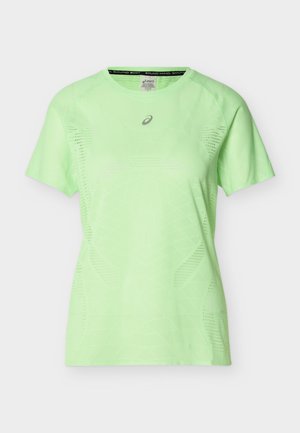 Lichtgroen sportshirt met korte mouwen, voorzien van subtiele geometrische ventilatiepatronen en een klein Asics-logo op de borst.