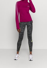 adidas Performance Tekninen t-paita - berry
