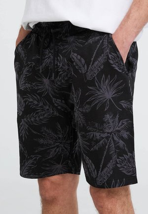 Pantaloni corti neri con un motivo di foglie grigio scuro, dotati di una cintura elastica con cordino e tasche laterali per la funzionalità.