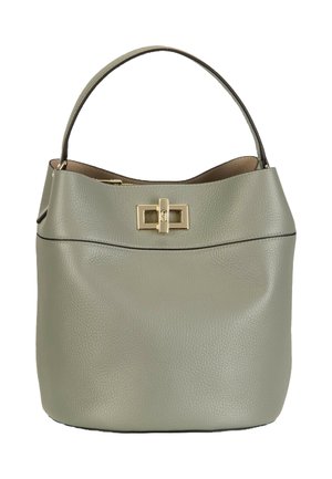 Hellgraue Lederhandtasche mit einem Henkel und goldener, rechteckiger Drehschließe an der Vorderseite, vor einem schlichten Hintergrund gezeigt.