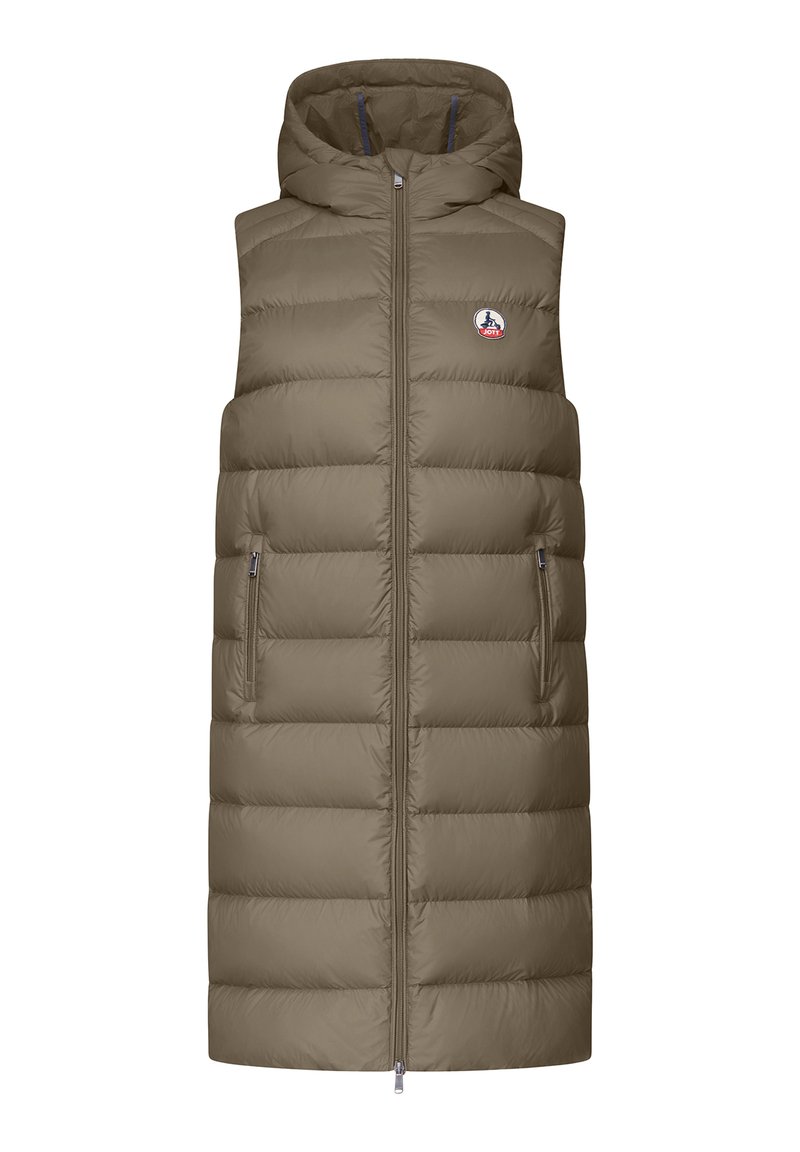 Chaleco acolchado sin mangas en verde oliva con capucha, que presenta un diseño acolchado, cremallera frontal y dos bolsillos laterales. Parche con logo en el lado izquierdo del pecho.