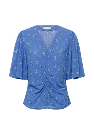 Kék rövid ujjú blúz apró fehér virágmintával, V-nyakkivágással, fodros ujjakkal és elöl középen ráncolt részlettel.