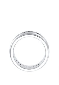 Silberring mit glatter, polierter Oberfläche und feinem Band mit kleinen Punkten am Rand. Mit "925" für Sterling Silber gekennzeichnet.