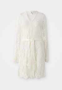 Koronkowy szlafrok w stylu kimono w kolorze ecru, z długimi rękawami, satynowym paskiem w talii oraz misternym haftem kwiatowym wzdłuż krawędzi.