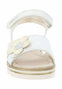 Witte sandaal met een bloemenaccent, voorzien van een klittenbandsluiting en een gevoerde binnenzool. Gouden randen langs de zool verfraaien het ontwerp.