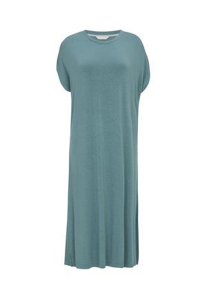 Luźna, turkusowa sukienka o krótkich rękawach sięgająca kostek, z okrągłym dekoltem i minimalnymi zdobieniami na białym tle.