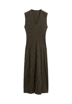 Robe sans manches kaki avec un col en V, présentant une surface texturée, des plis verticaux et une jupe fluide arrivant au genou.