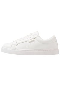 - Sneakersy niskie