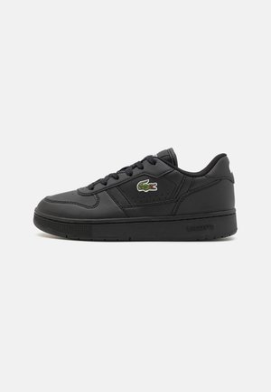 Sneaker in pelle nera con punta arrotondata, design con lacci, colletto imbottito e logo di coccodrillo verde ricamato sul lato. Suola in gomma texturizzata.