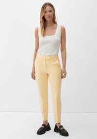 s.Oliver BLACK LABEL REGULAR MIT BÜGELFALTE - Chino - vanille