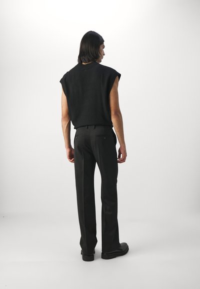 Filippa K BOOTCUT TROUSERS - Stoffhose - black