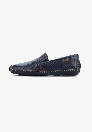 Bottines bleu marine en cuir perforé, avec des détails de couture contrastants et une accent en cuir sur le côté. Semelle en caoutchouc pour une meilleure adhérence.