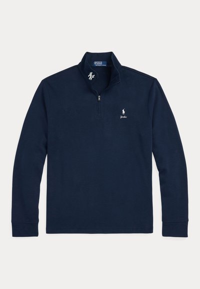 Pulôver azul-marinho de manga comprida com fecho de correr até ao peito, com o logótipo branco da Polo Ralph Lauren no peito e o logótipo branco dos New York Yankees na gola.