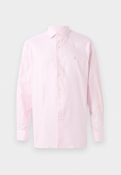 Ανοιχτό ροζ πουκάμισο μακριά μανίκια με κουμπιά, με καρό σχέδιο, κλασικό γιακά και μικρό κεντημένο λογότυπο στο αριστερό στήθος.