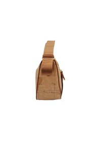 Borsa a spalla in pelle tan con finitura testurizzata, dotata di una tasca laterale con zip e di una larga tracolla regolabile. Caratterizzata da dettagli stampati.