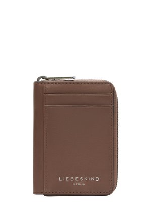 Portafogli in pelle marrone con chiusura zip, scomparti per carte multiple e logo del marchio in rilievo sulla parte anteriore. Texture liscia, forma rettangolare compatta.