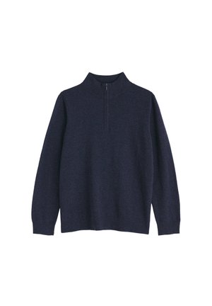 Marineblauwe pullover met kwartritssluiting, gemaakt van zacht gebreide stof, met een hoge kraag en een ontspannen pasvorm. Geribbelde manchetten en zoom. Gladde textuur, minimalistisch ontwerp.