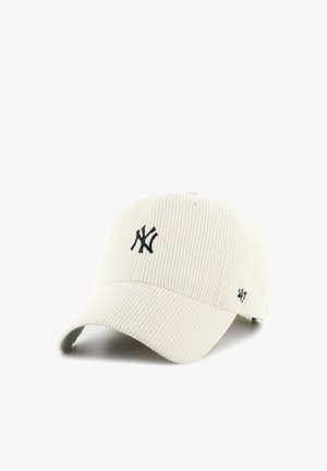 Cappellino da baseball in velluto a coste bianco con logo "NY" nero ricamato sul davanti e piccolo "47" nero sul lato.