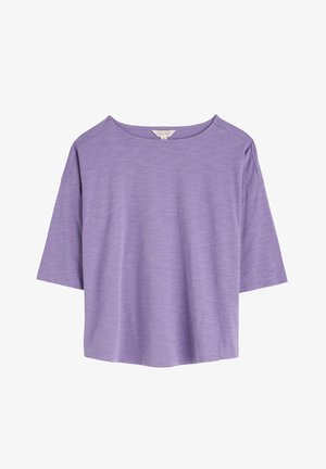 Losse, lavendelgekleurde dames top met korte mouwen en ronde hals, gemaakt van slub katoen.