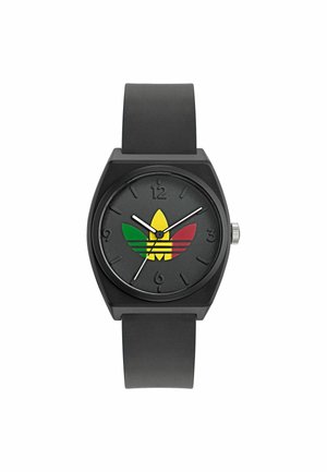 Montre rectangulaire noire avec une finition mate, dotée d'un cadran sombre et d'un logo coloré en jaune, vert et rouge. Bracelet en silicone inclus.