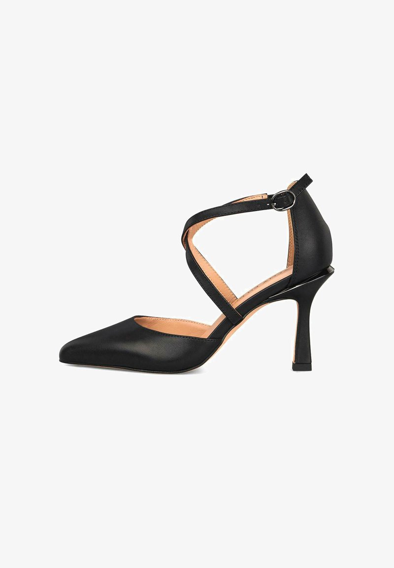 Décolleté neri in pelle con punta affusolata, design con cinturino alla caviglia e sottile tacco a stiletto. Presenta una texture liscia e uno stile minimalista.