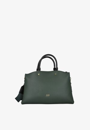 Bolso de mano texturizado de color verde oscuro con asas negras, herrajes dorados y un pequeño logo dorado "Xti" en el centro frontal.