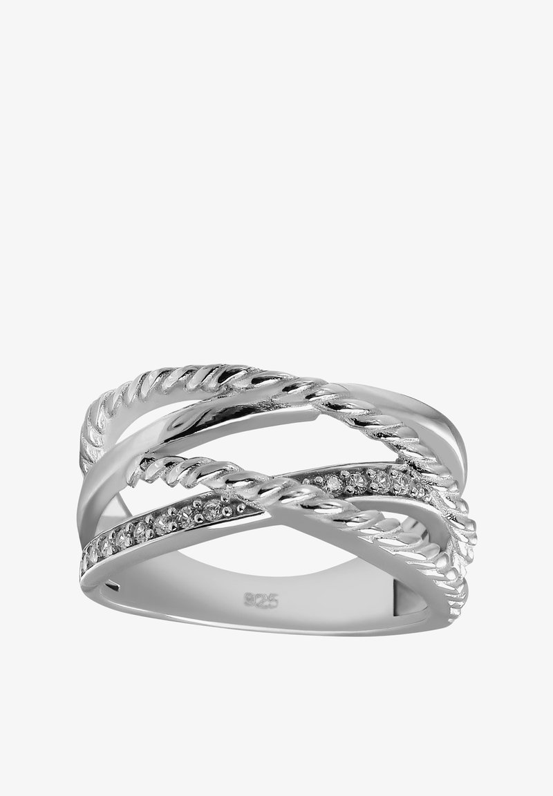 Bague en argent avec un design en corde torsadée, composée de trois anneaux. Un des anneaux est orné d'accents en zircon cubique, finition polie, et porte le marquage "925" à l'intérieur.
