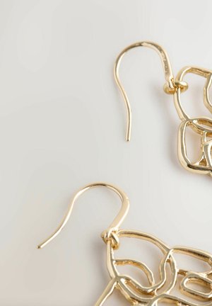 Ohrringe aus goldfarbenem Metall mit einem filigranen, offenen Design aus geschwungenen Formen und einem Hakenverschluss. Glatte, polierte Oberfläche.